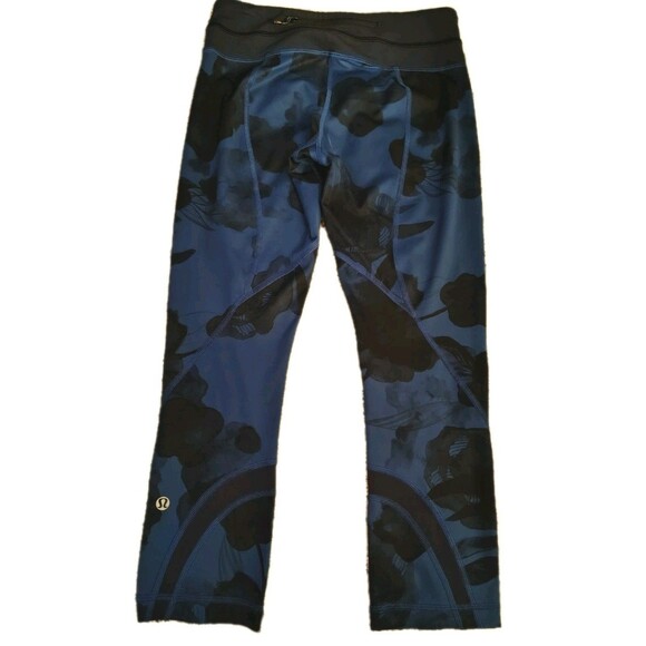 Lululemon Crop Jumbo Ink Floral Blue Leggings Size 4 - Picture 4 of 7